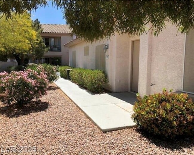 Building Photo - 227 Big Horn Dr