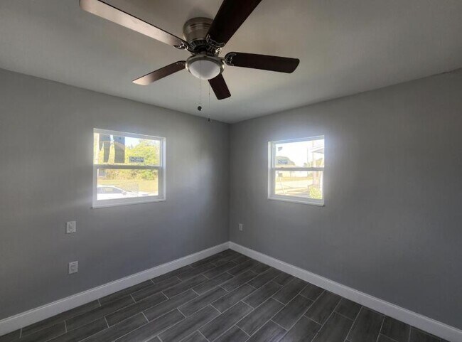 Foto del edificio - 1607 Ave O