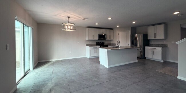 Building Photo - 16769 Parker River St
