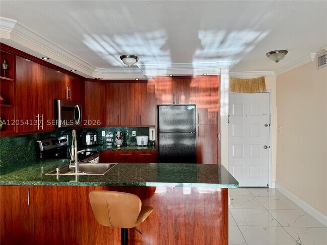 Foto del edificio - 7010 NW 186th St