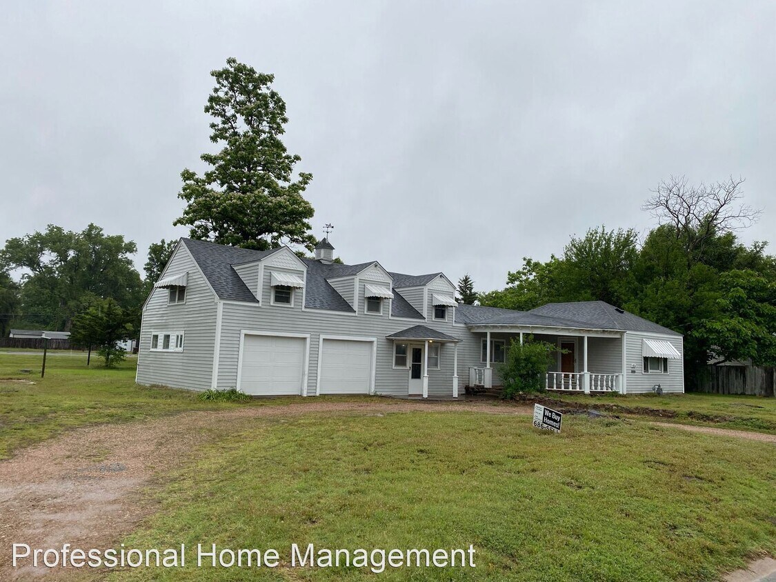 Primary Photo - 3 br, 2 bath House - 824 W Southerland Dr