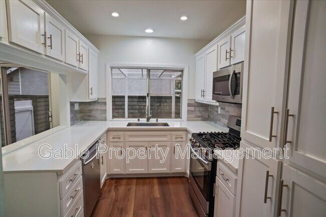 Foto del edificio - 27221 Camden Pl