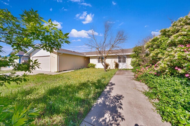 Foto del edificio - 7929 Detroit Blvd