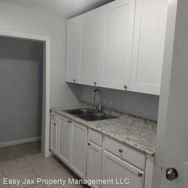 Building Photo - 3 br, 1.5 bath House - 1627 W 11th St