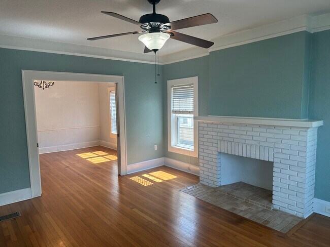 Building Photo - 2807 W Estrella St