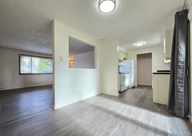 Foto del edificio - Fully Renovated 4 Bedroom Home in North Marysville Available Now!