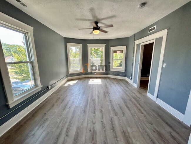 Foto del edificio - 416 E 9th St