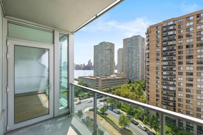 Foto del edificio - 20 Newport Pkwy