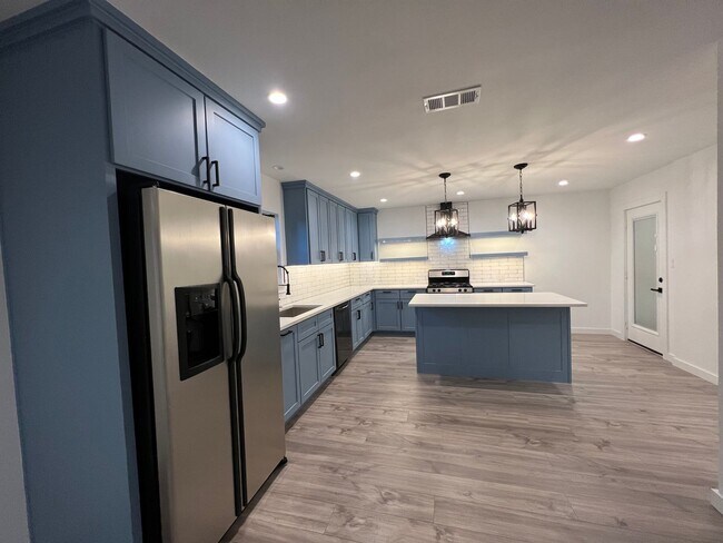 Foto del edificio - Updated Winnsboro Home with Island Kitchen, Quartz Counters, and Tree-Shaded Yard