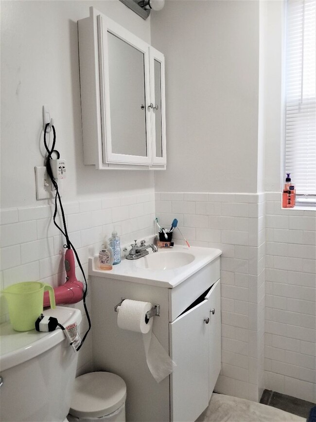 Photo - Amazing 4 bed in Allston available 9/1 House