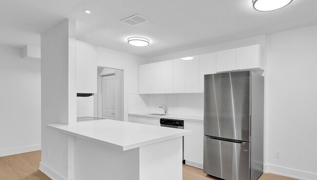 Woolwich Kitchen & Breakfast Bar - Sold - 671 Woolwich