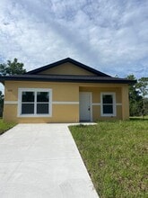 Building Photo - 3210 Oleander Dr