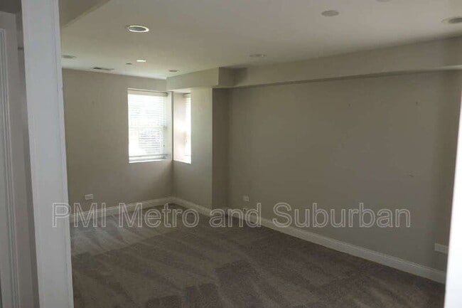 Building Photo - 1832 Dodge Ave