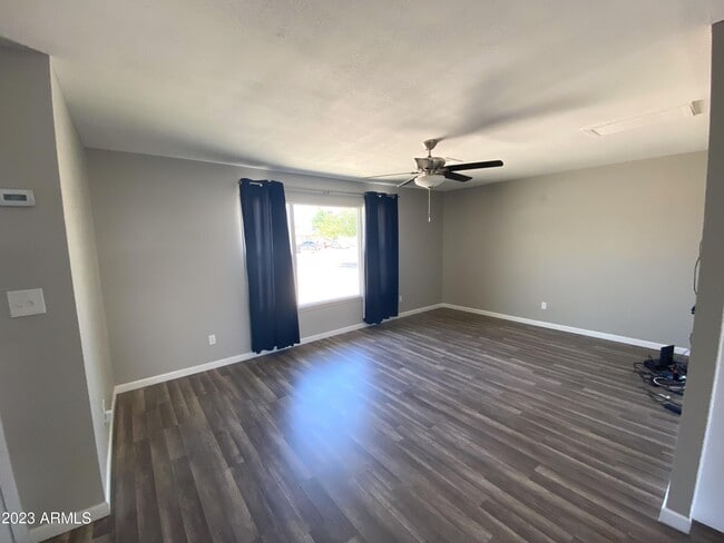 Building Photo - 4627 W Rose Ln