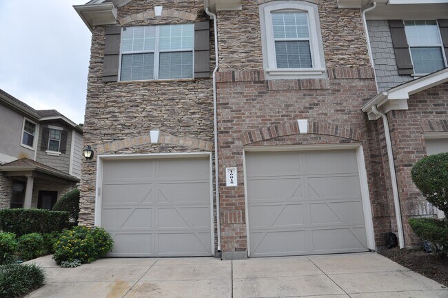 Building Photo - 16018 Limestone Lake Dr