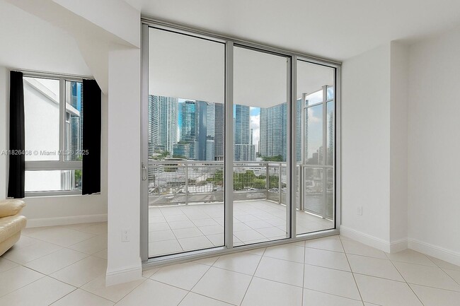 Building Photo - 350 S Miami Ave