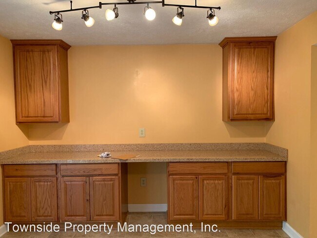 Foto del edificio - 3 br, 2.5 bath House - 336 Loudon Rd.