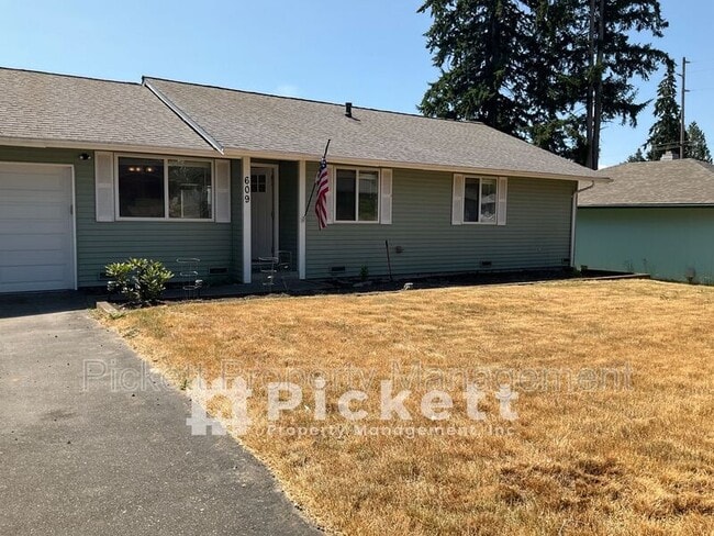 Building Photo - 609 NE Roswell Dr