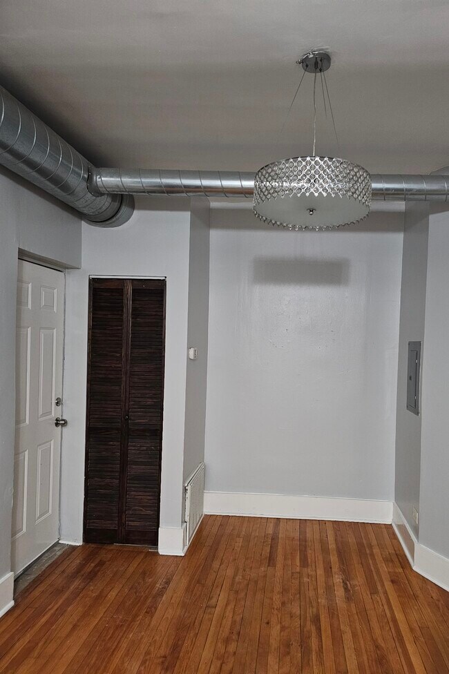 Foto del edificio - 1830 W 17th St