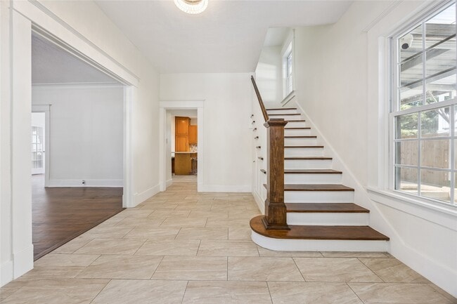 Building Photo - 3818 Brandt St