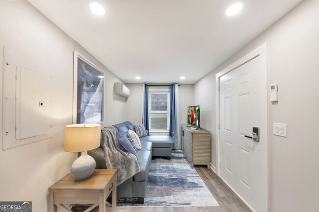 Foto del edificio - 243 N Georgia Ave