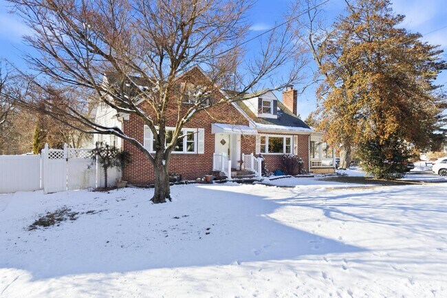 Foto del edificio - 219 Plainfield Rd