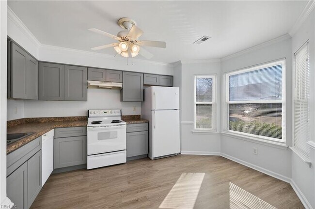 Foto del edificio - 4738 Greenlaw Dr