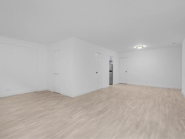 Building Photo - 321 E 48th St