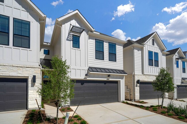 Building Photo - Beautiful New Construction Townhome!