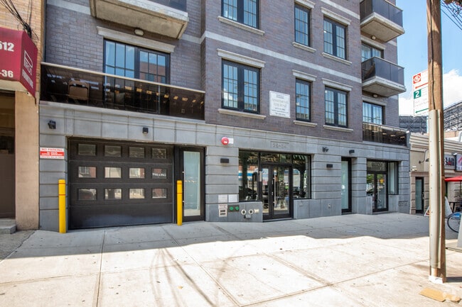 Building Photo - 25-34 31st St