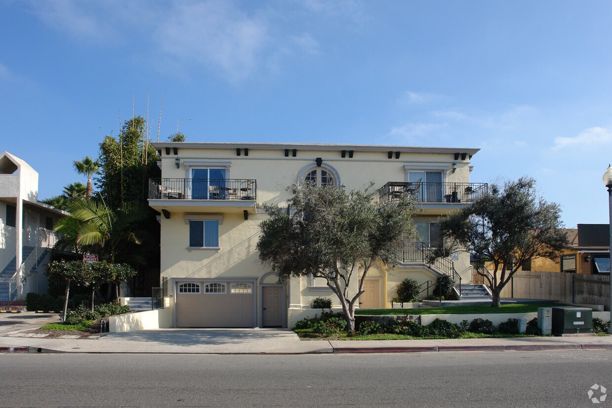 Building Photo - 1923 San Elijo Ave