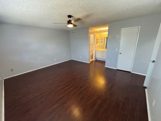 Building Photo - Spacious 4-Bedroom Home in Moreno Valley
