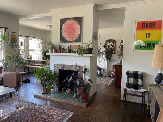 Foto del edificio - 5153 Highland View Ave