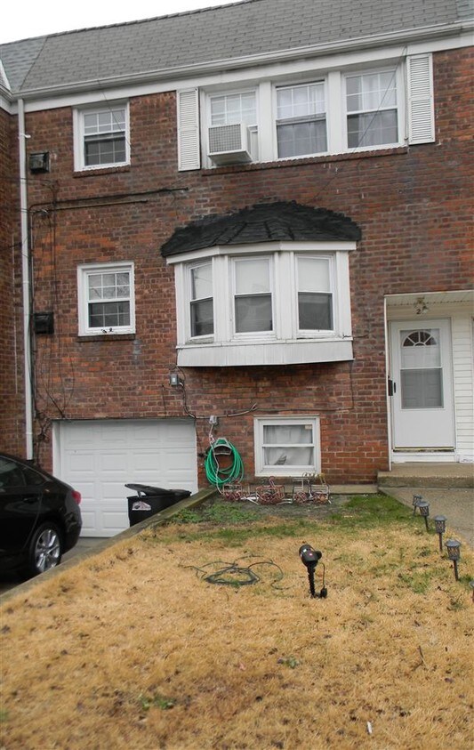 Primary Photo - 27 Exeter Rd