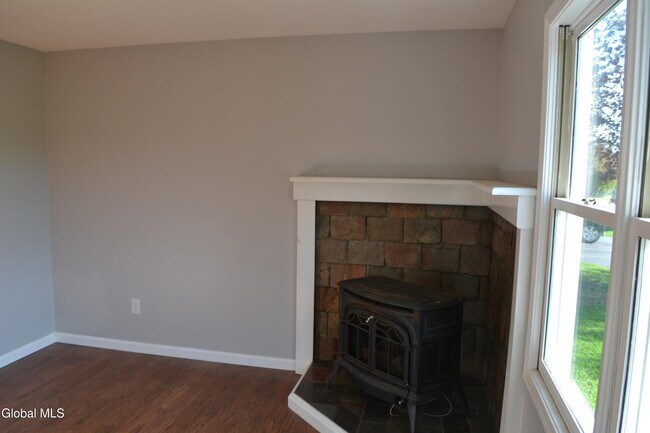 Foto del edificio - 60 Colonial Rd