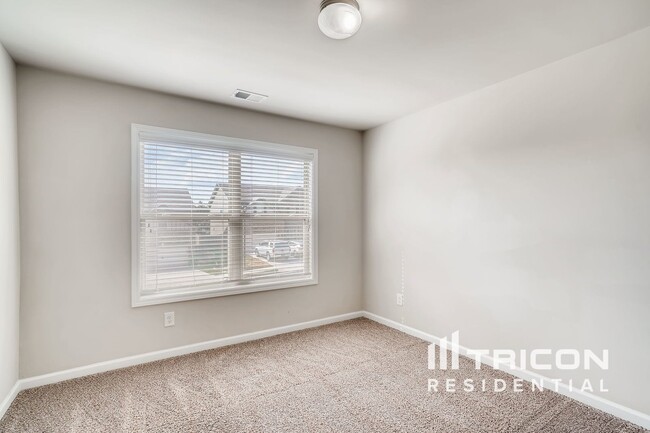 Building Photo - 2737 Cove View Ct SE