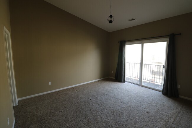 Foto del edificio - 43039 Strand Dr