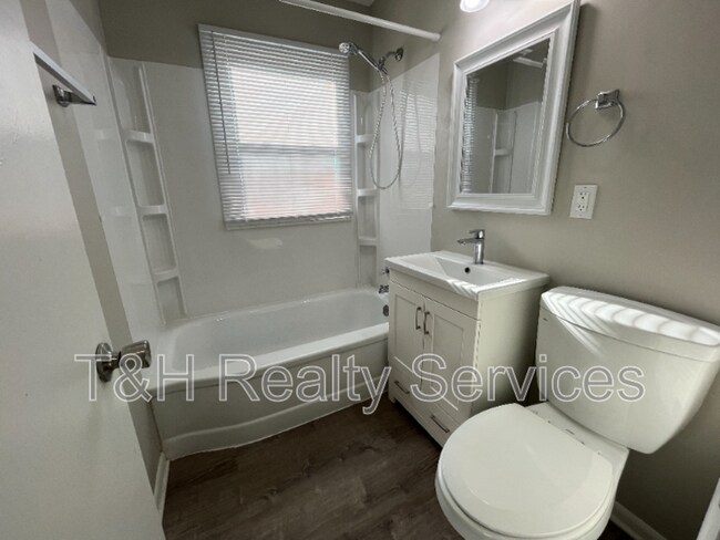Building Photo - 5507 E Rawles Ter