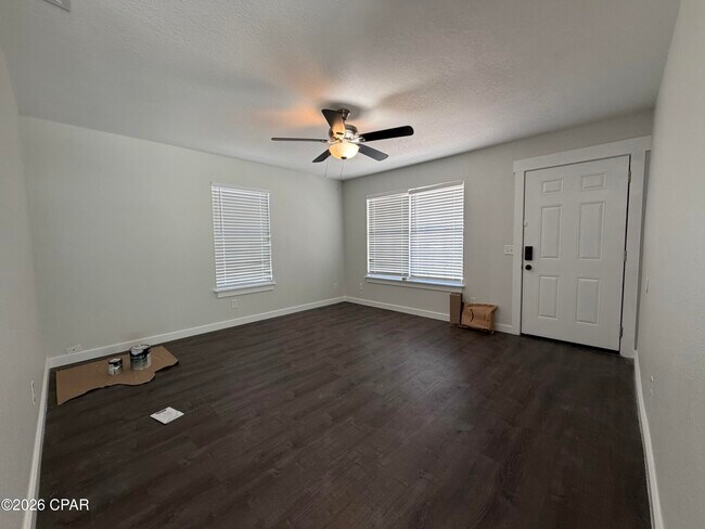 Foto del edificio - 601 E 4th Ct
