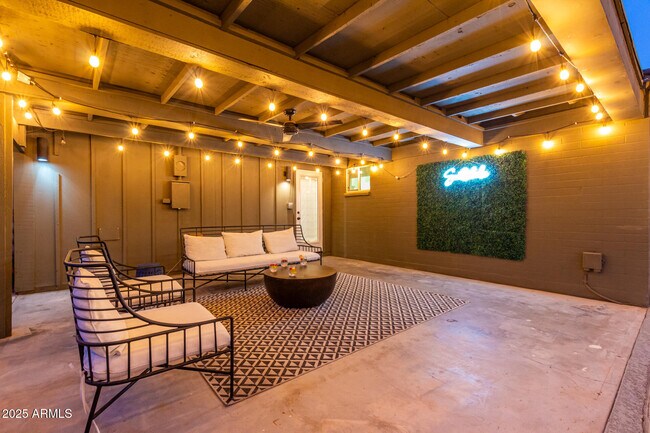 Foto del edificio - 8537 E Clarendon Ave