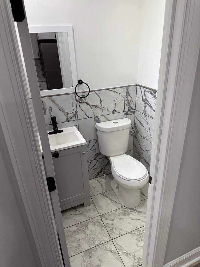 Building Photo - 2041 S Norwood St