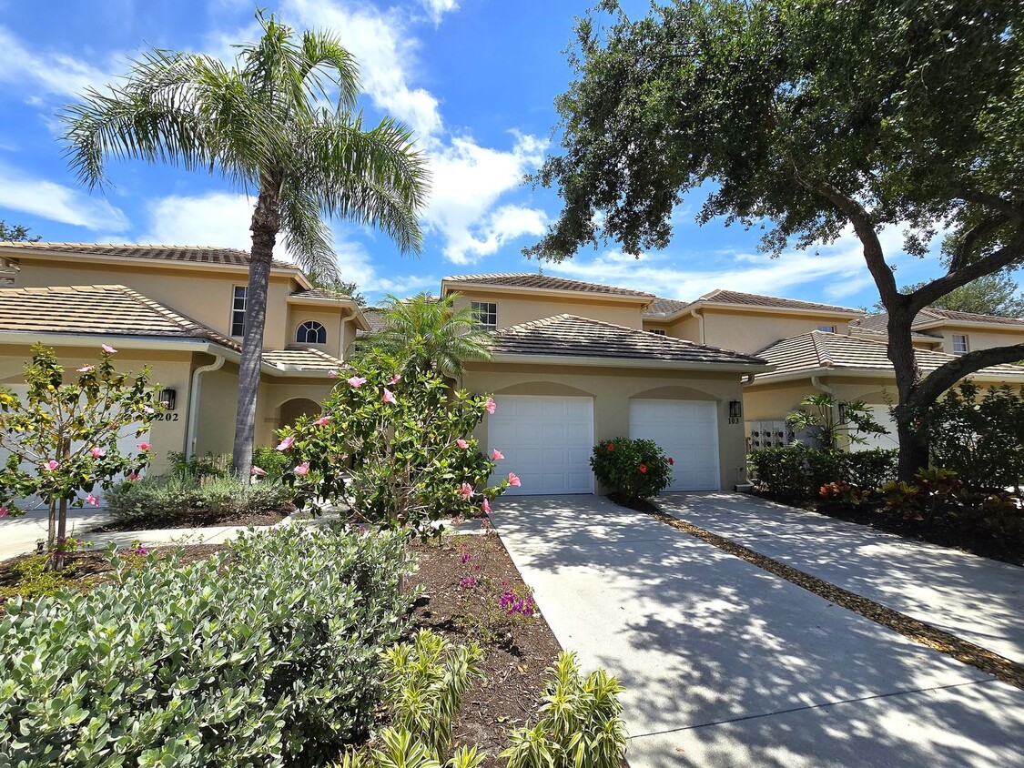 Primary Photo - ** PELICAN LANDING ** 3 BED / 2 BATH - GAR...