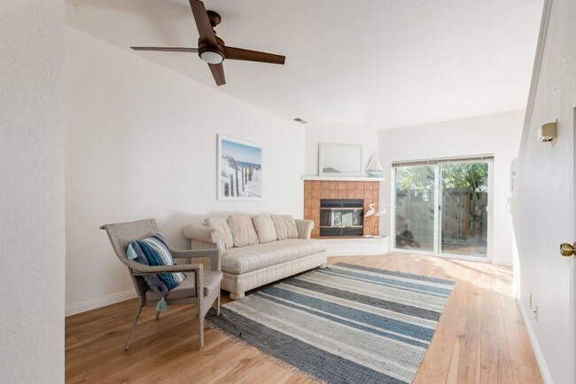 Building Photo - 1620 Wren Pl