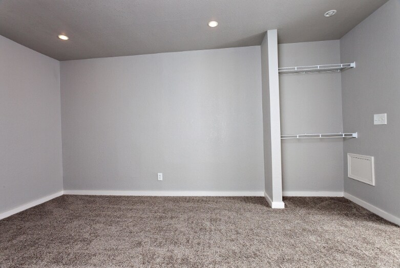 Foto principal - 838 S Terrace Dr