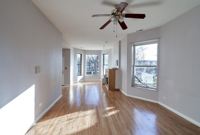Foto del edificio - 4432 S Prairie Ave