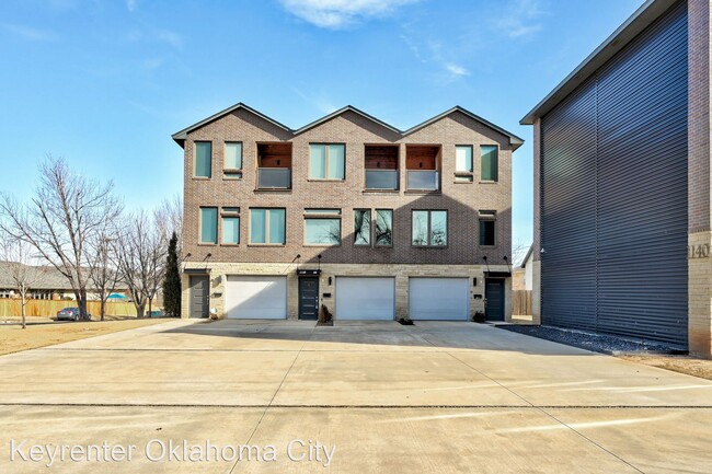 Building Photo - 2 br, 3 bath House - 1138 NW 13th St UNIT B