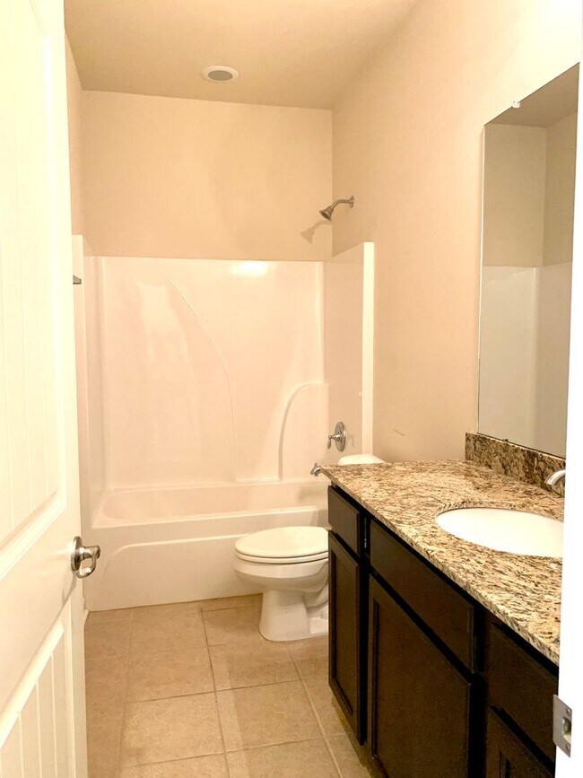Building Photo - 3BR 2BA HOUSE Pelican Lakes Subdivision