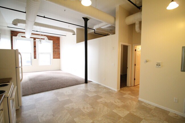 Building Photo - 1441 5th Ave