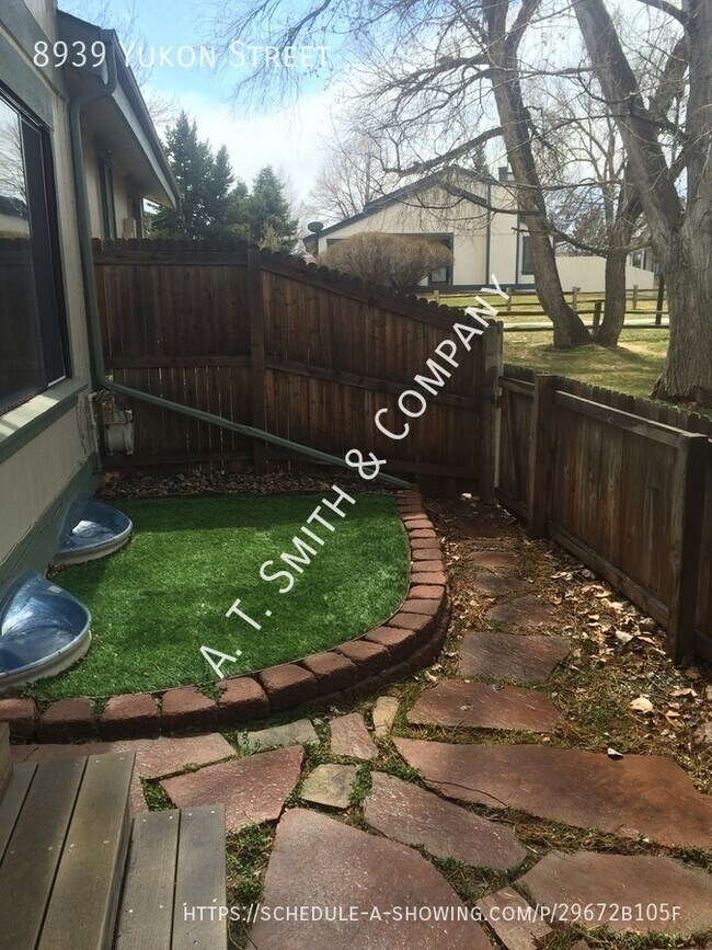 Building Photo - 8939 Yukon St