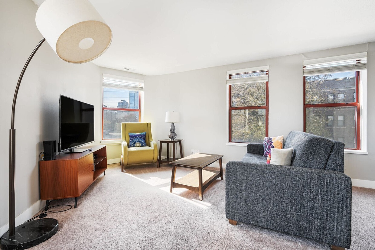 Foto principal - 615 N East St